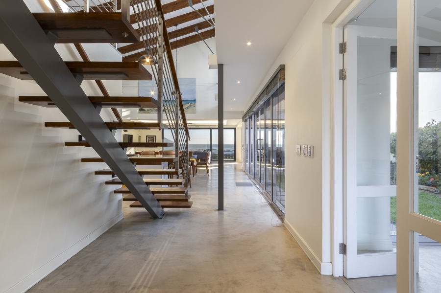 To Let 4 Bedroom Property for Rent in Harbour Island Western Cape